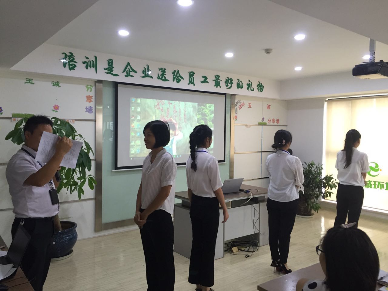 長(cháng)沙清潔,長(cháng)沙清潔服務(wù),長(cháng)沙專(zhuān)業(yè)清潔,長(cháng)沙清潔公司,湖南專(zhuān)業(yè)清潔,長(cháng)沙保潔公司,長(cháng)沙專(zhuān)業(yè)保潔,長(cháng)沙物業(yè)保潔