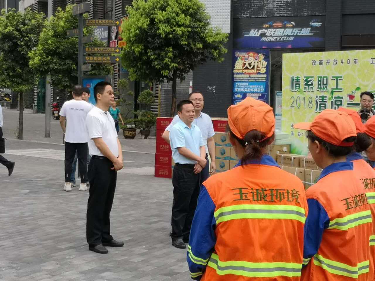 長(cháng)沙清潔,長(cháng)沙清潔服務(wù),長(cháng)沙專(zhuān)業(yè)清潔,長(cháng)沙清潔公司,湖南專(zhuān)業(yè)清潔,長(cháng)沙保潔公司,長(cháng)沙專(zhuān)業(yè)保潔,長(cháng)沙物業(yè)保潔