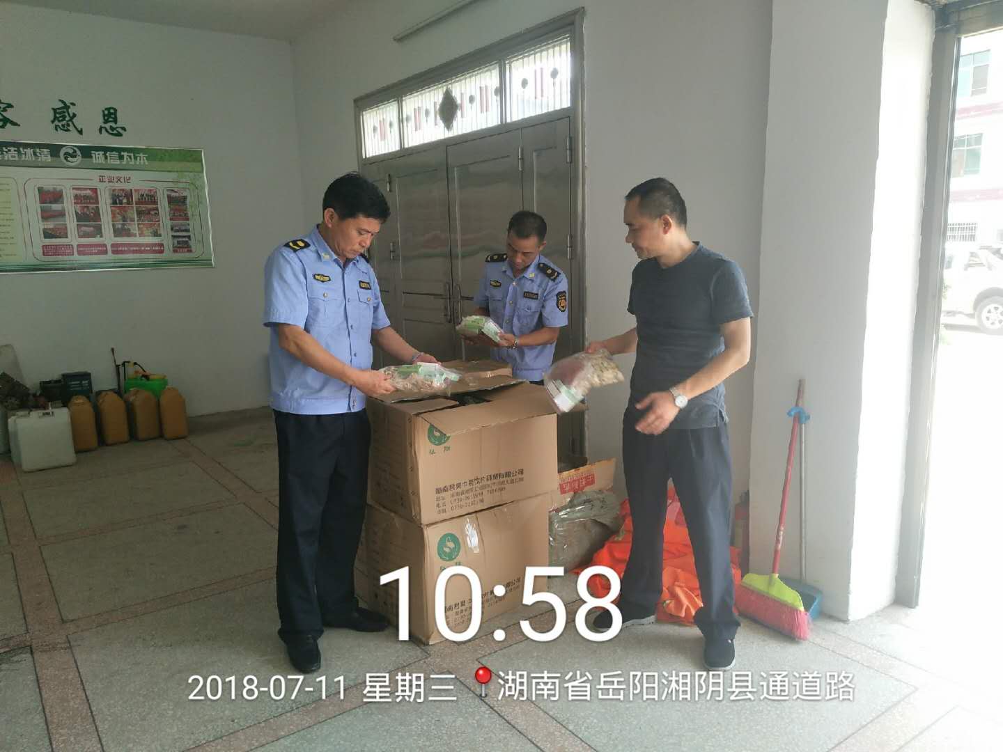 長(cháng)沙清潔,長(cháng)沙清潔服務(wù),長(cháng)沙專(zhuān)業(yè)清潔,長(cháng)沙清潔公司,湖南專(zhuān)業(yè)清潔,長(cháng)沙保潔公司,長(cháng)沙專(zhuān)業(yè)保潔,長(cháng)沙物業(yè)保潔