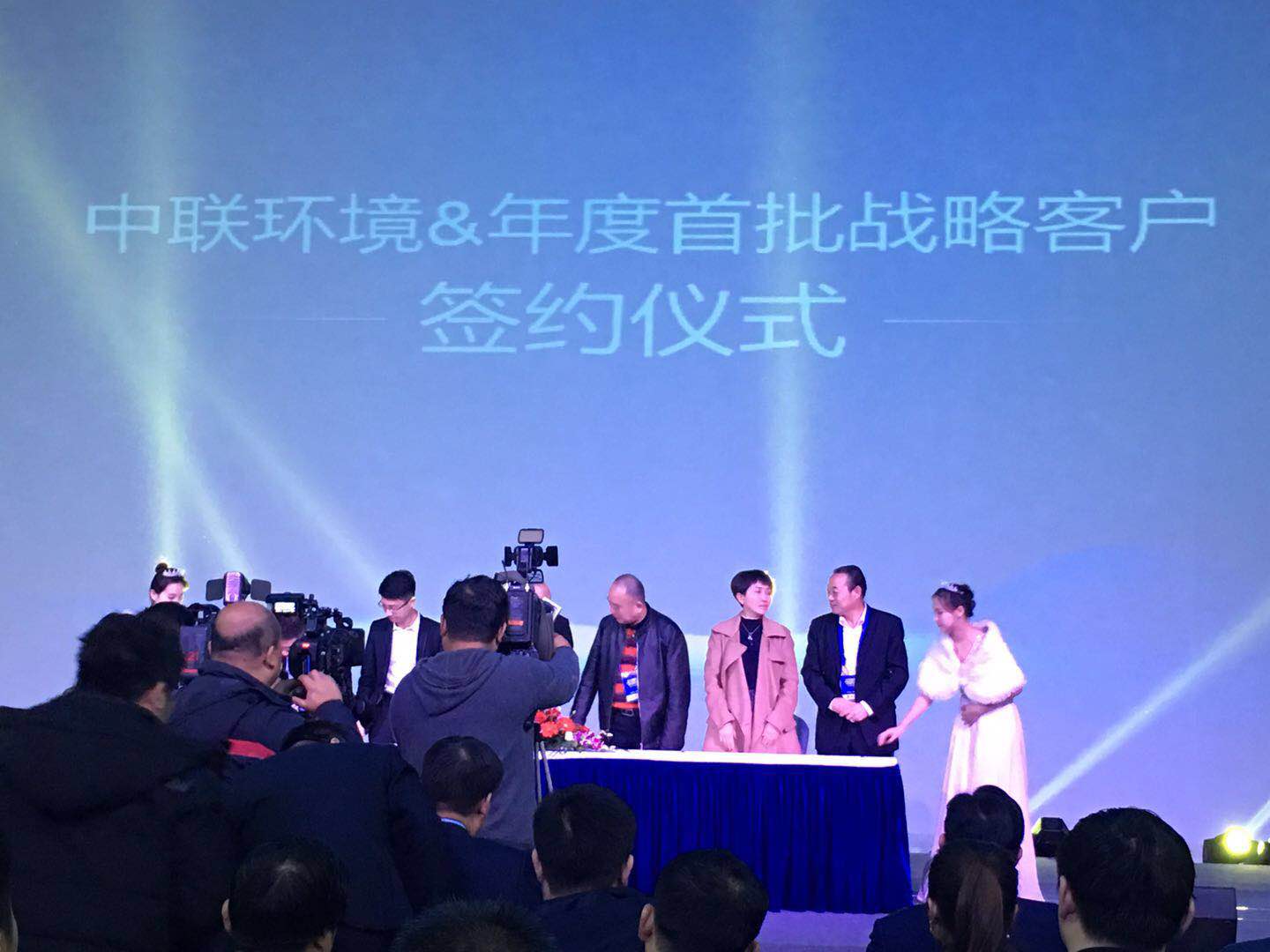 長(cháng)沙清潔,長(cháng)沙清潔服務(wù),長(cháng)沙專(zhuān)業(yè)清潔,長(cháng)沙清潔公司,湖南專(zhuān)業(yè)清潔,長(cháng)沙保潔公司,長(cháng)沙專(zhuān)業(yè)保潔,長(cháng)沙物業(yè)保潔
