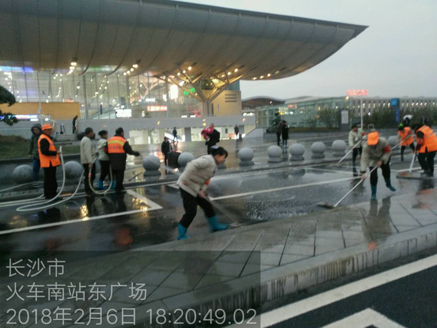 長(cháng)沙清潔,長(cháng)沙清潔服務(wù),長(cháng)沙專(zhuān)業(yè)清潔,長(cháng)沙清潔公司,湖南專(zhuān)業(yè)清潔,長(cháng)沙保潔公司,長(cháng)沙專(zhuān)業(yè)保潔,長(cháng)沙物業(yè)保潔